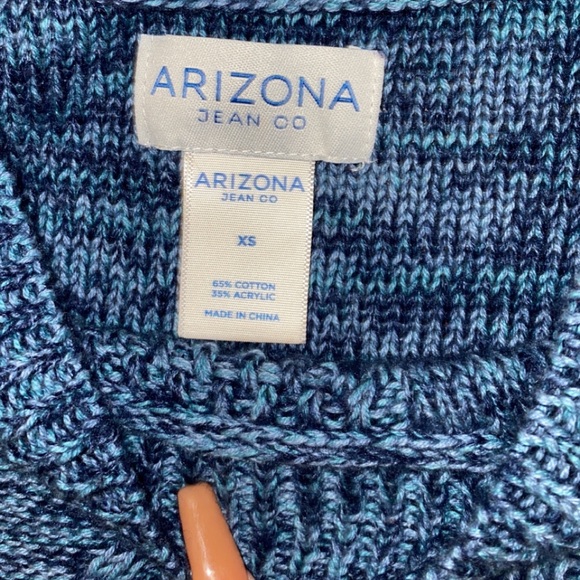 Cropped Sweater - Picture 2 of 3